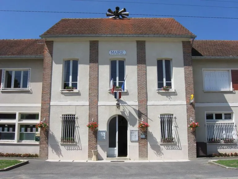 Les-Ormes-sur-Voulzie (7713)